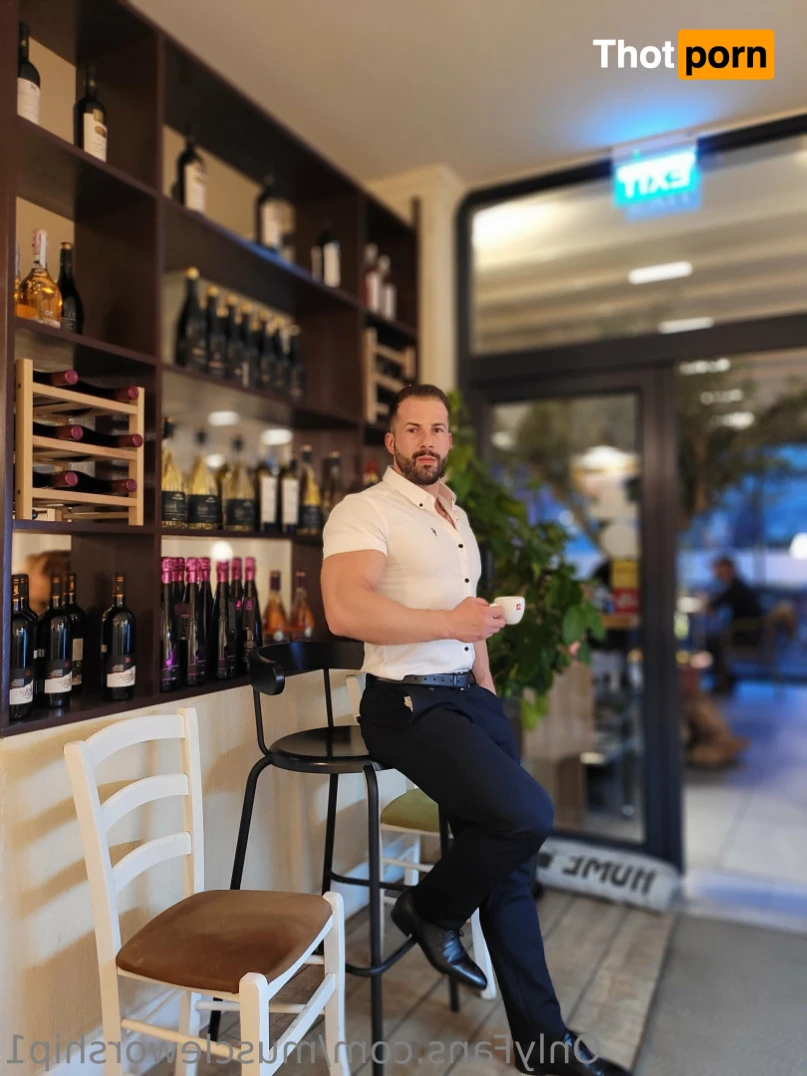 Muscle worship 16346517