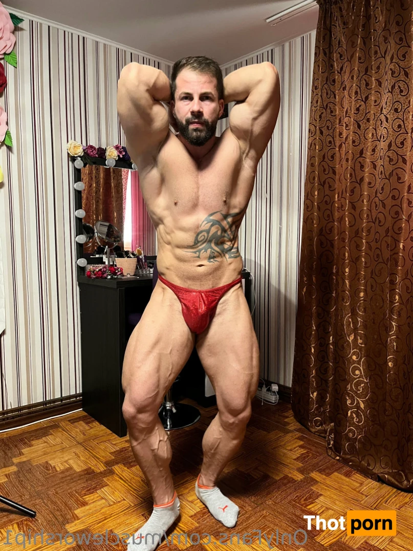 Muscle worship 16346532