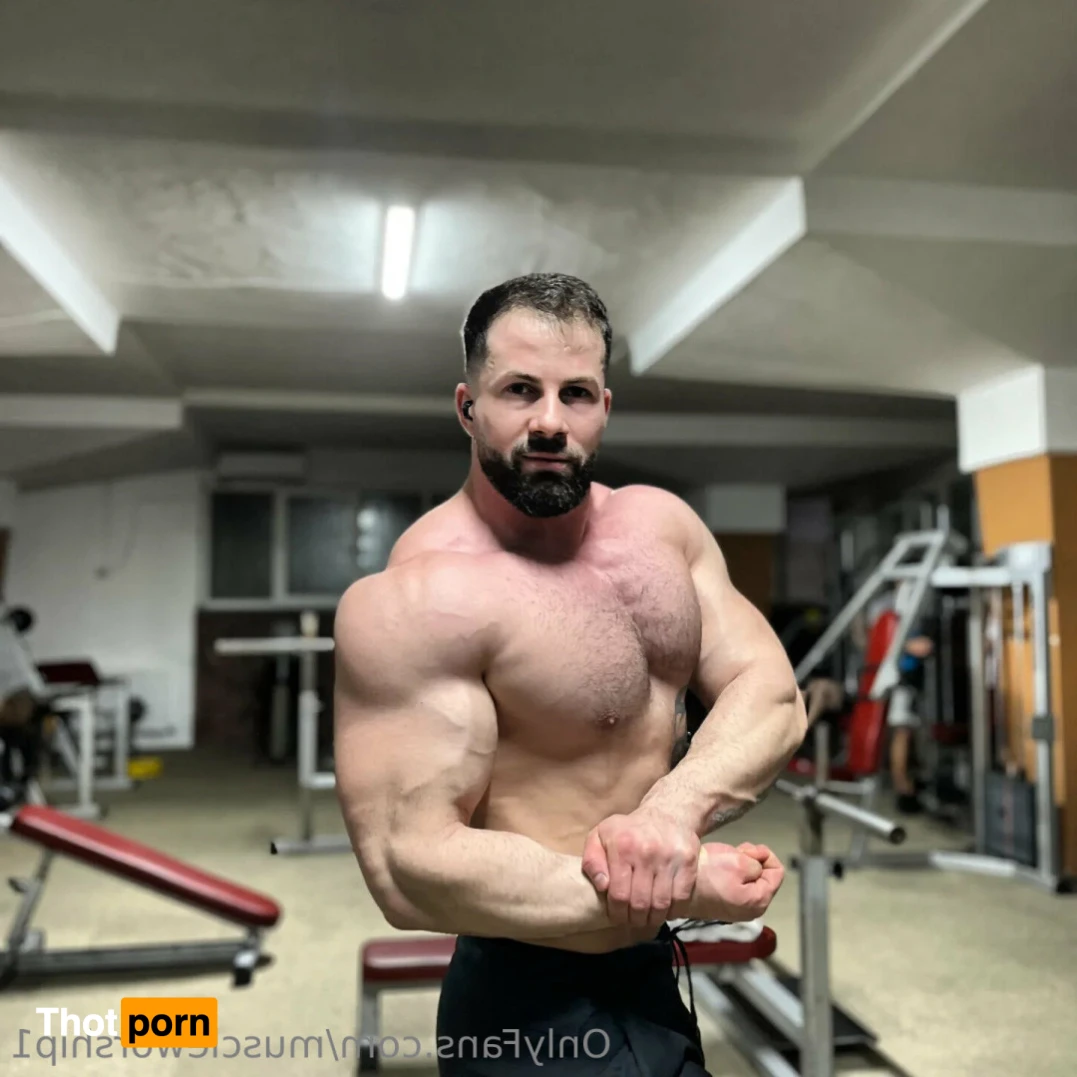 Muscle worship 16346551