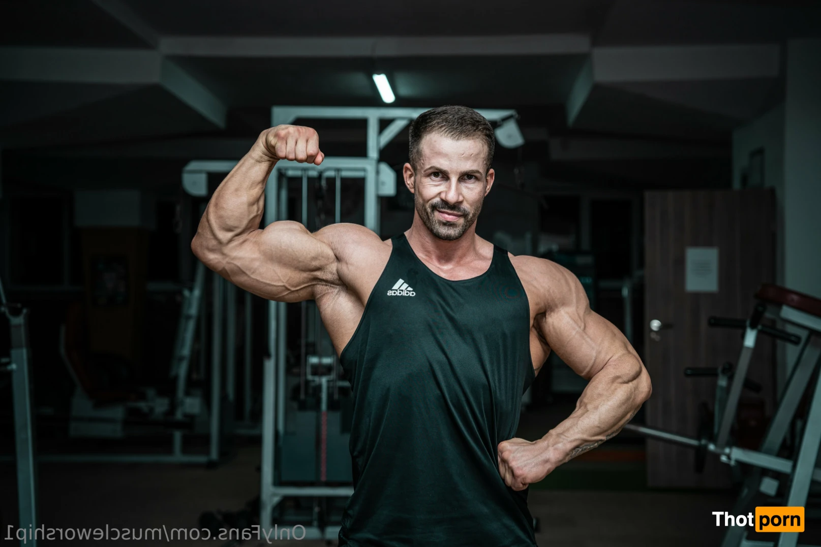 Muscle worship 16346590