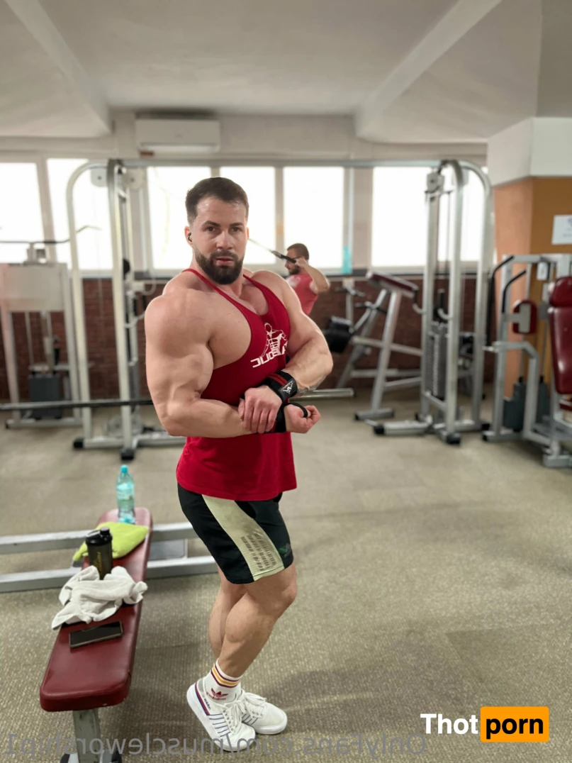Muscle worship 16346668