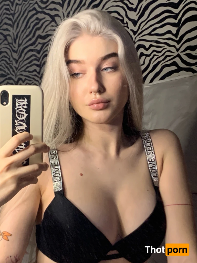 Courtney Frost 16345309