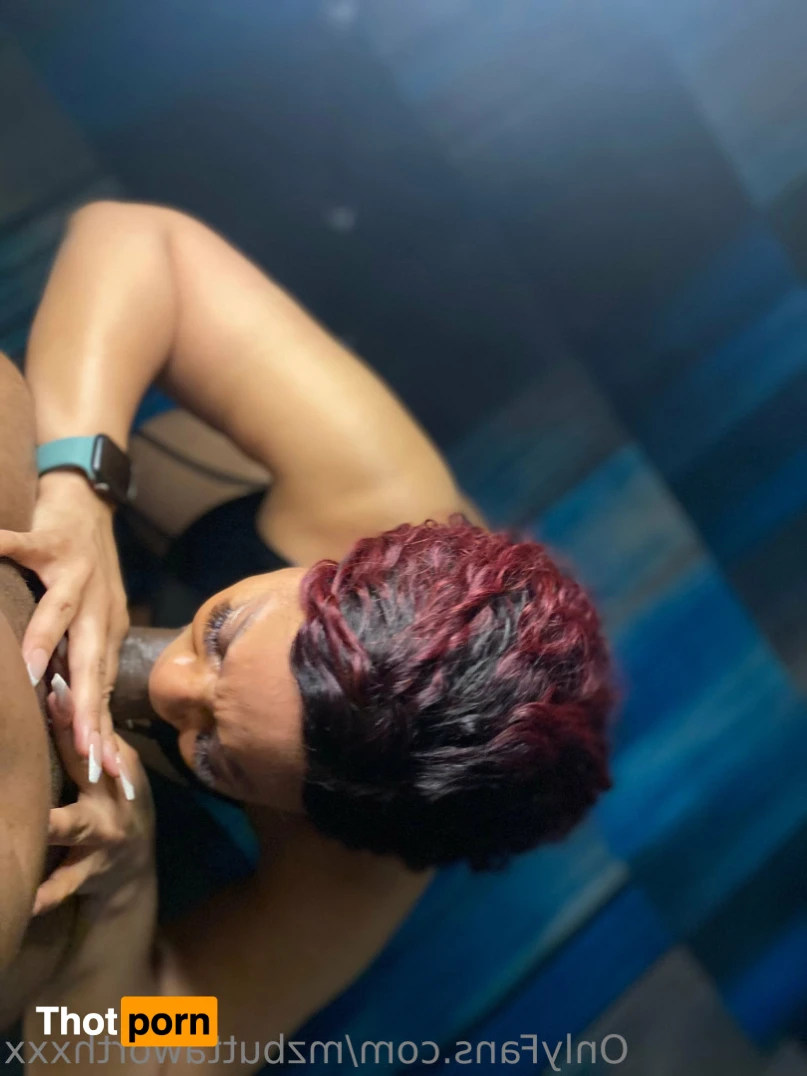 MzButtaworth 16256596