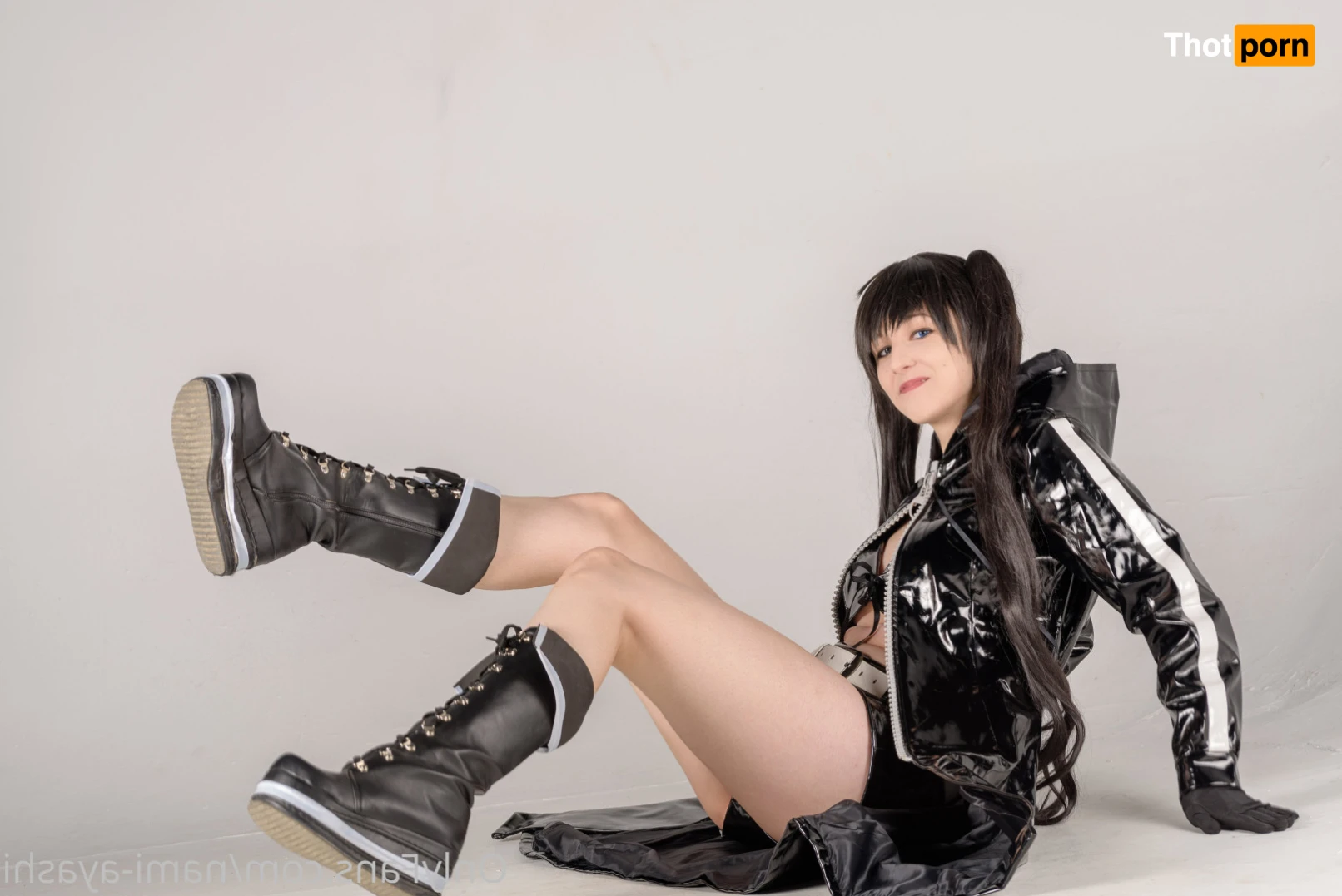 Nami Ayashi 16156100