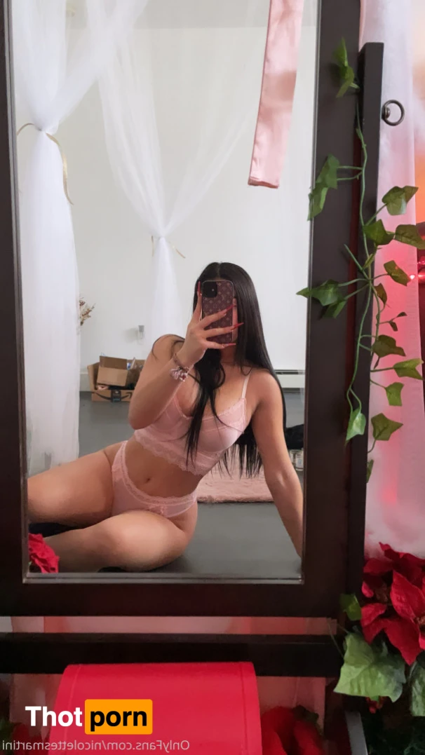 Nicolette 🍸 15878723