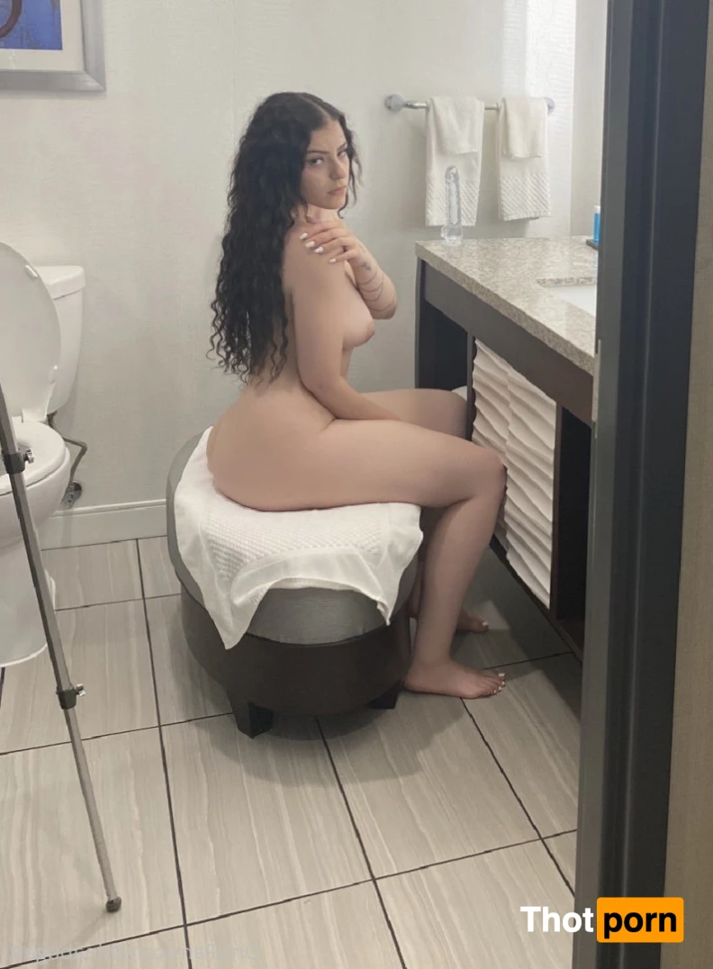 NinaBugatti 15793606