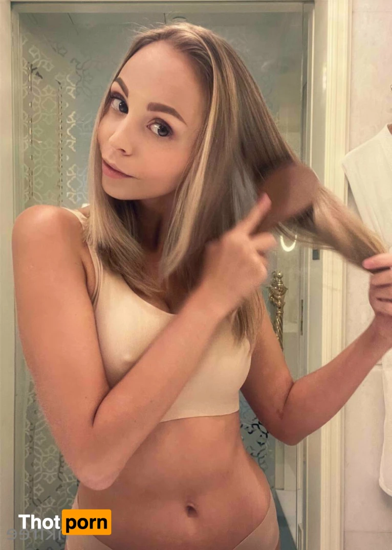 Nikki Mills 15764003