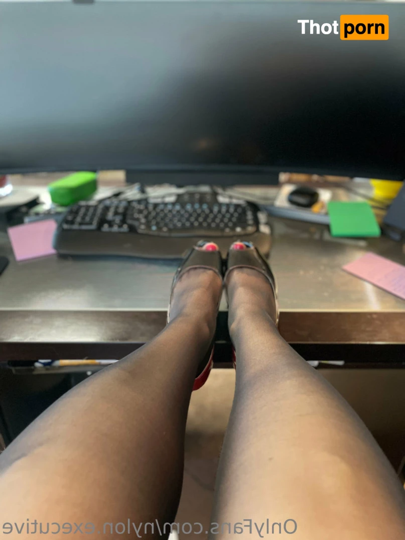 Nylon.Executive 15688077