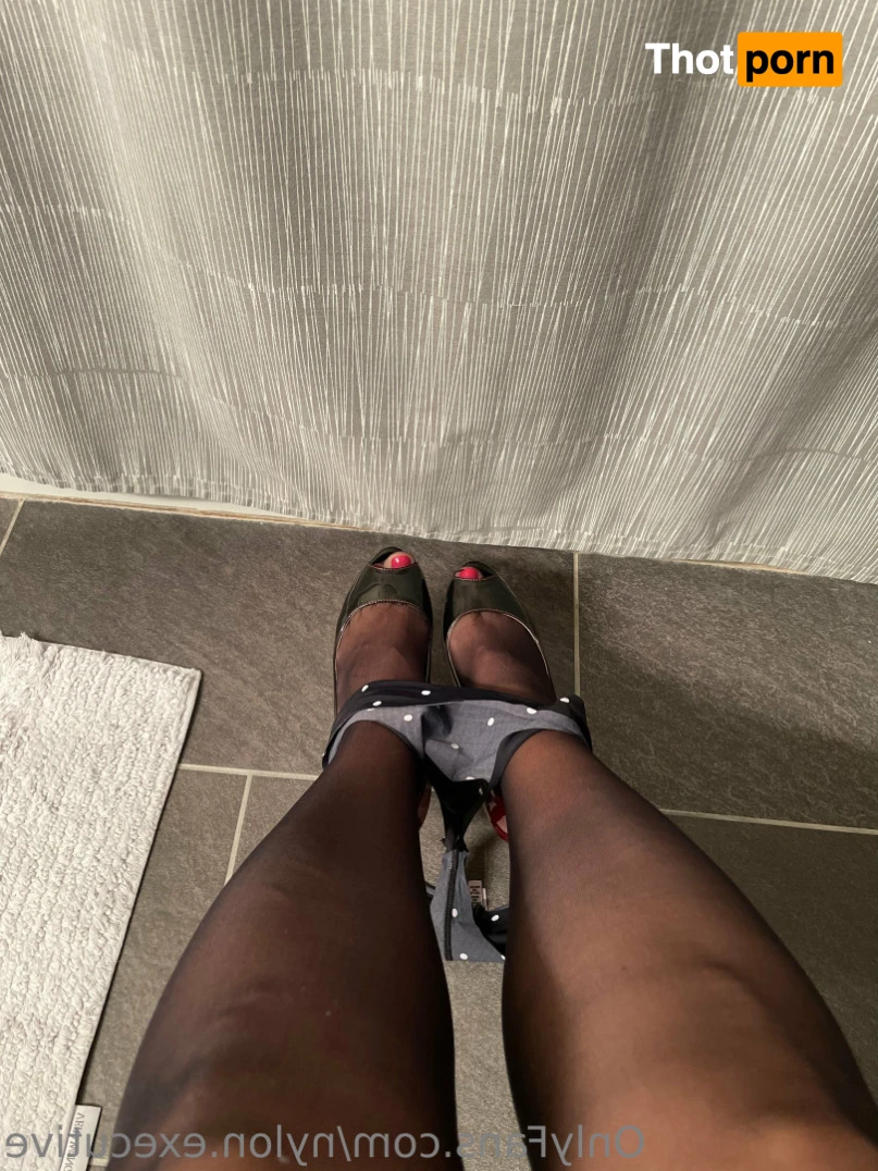 Nylon.Executive 15688480