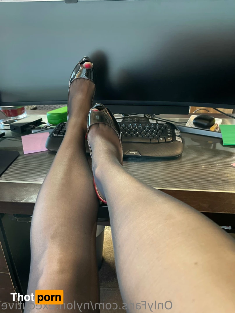 Nylon.Executive 15688896