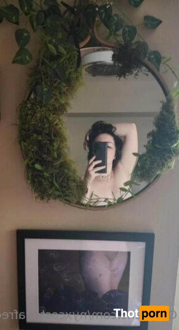 NyxCostellaFree 15680432