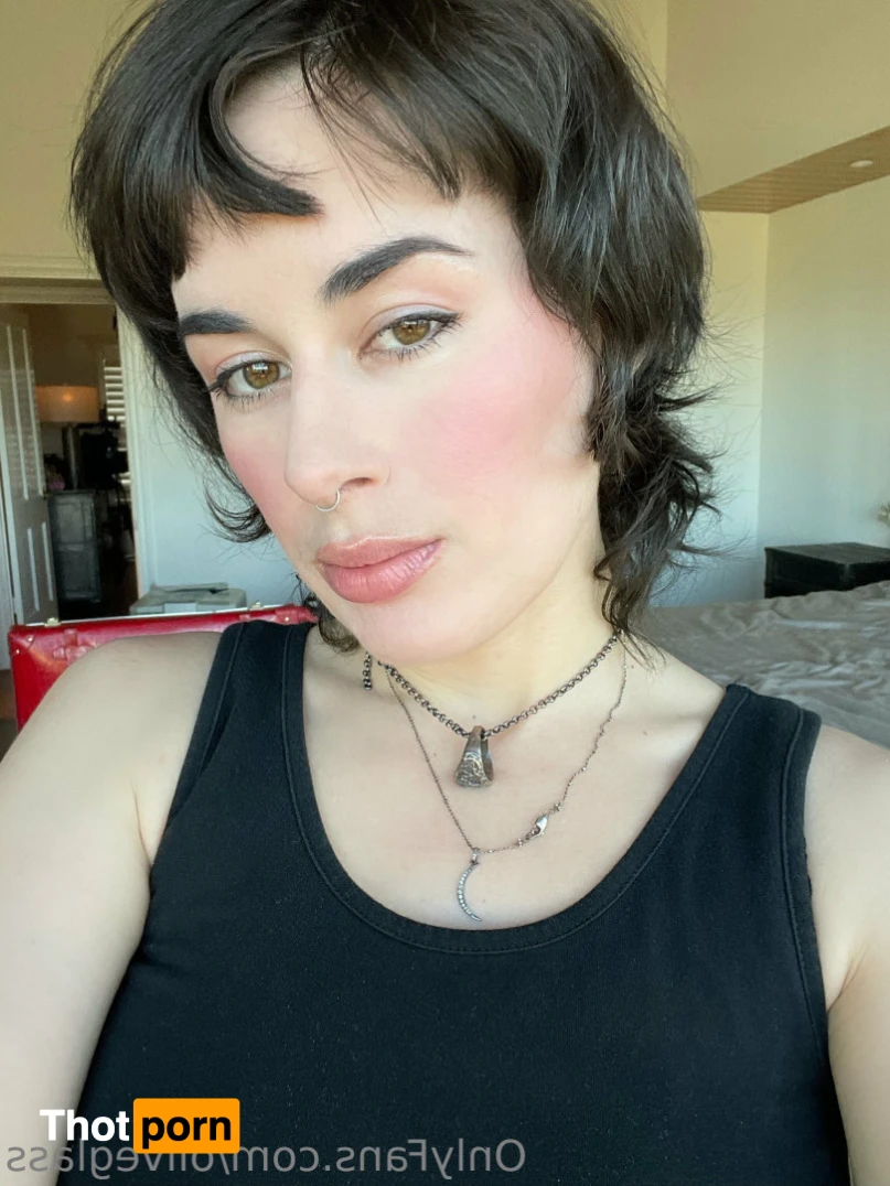 Olive Glass 15573107