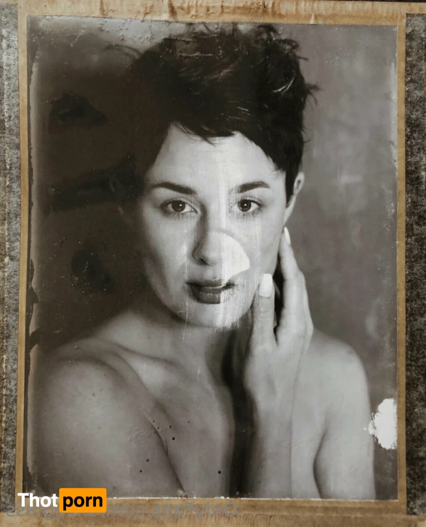 Olive Glass 15573192