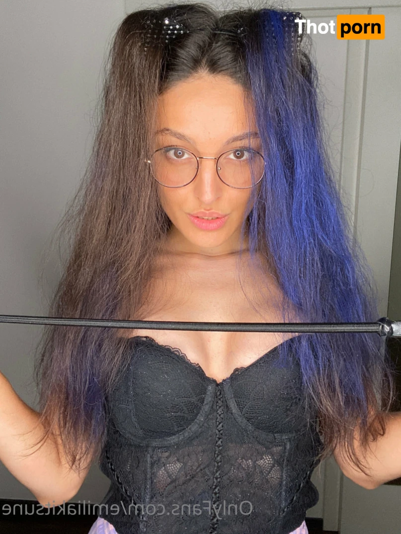 ⭐️ Emilia ⭐️ 15402568