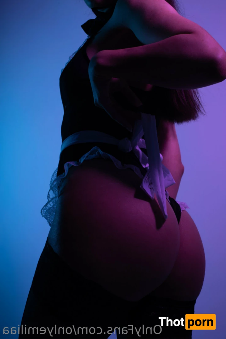 ⭐️ Emilia ⭐️ 15402855