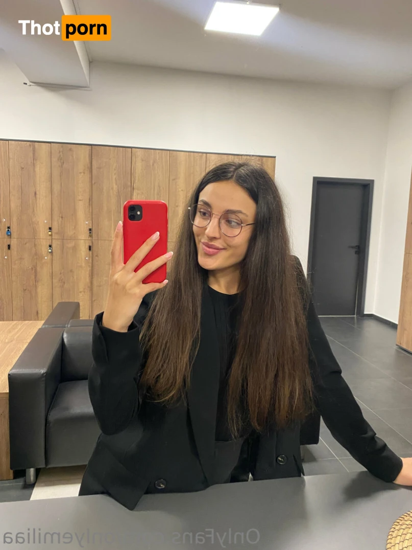 ⭐️ Emilia ⭐️ 15403003