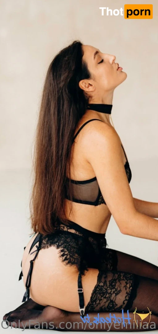 ⭐️ Emilia ⭐️ 16553180