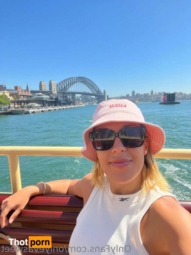 𝐇𝐎𝐓 𝐆𝐈𝐑𝐋 𝐒𝐐𝐔𝐈𝐑𝐓𝐄𝐑 𝐐𝐔𝐄𝐄𝐍 𝟐𝟒/𝟕💦🎁 15397074