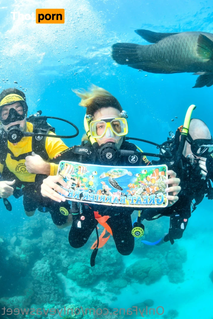 𝐇𝐎𝐓 𝐆𝐈𝐑𝐋 𝐒𝐐𝐔𝐈𝐑𝐓𝐄𝐑 𝐐𝐔𝐄𝐄𝐍 𝟐𝟒/𝟕💦🎁 15397128