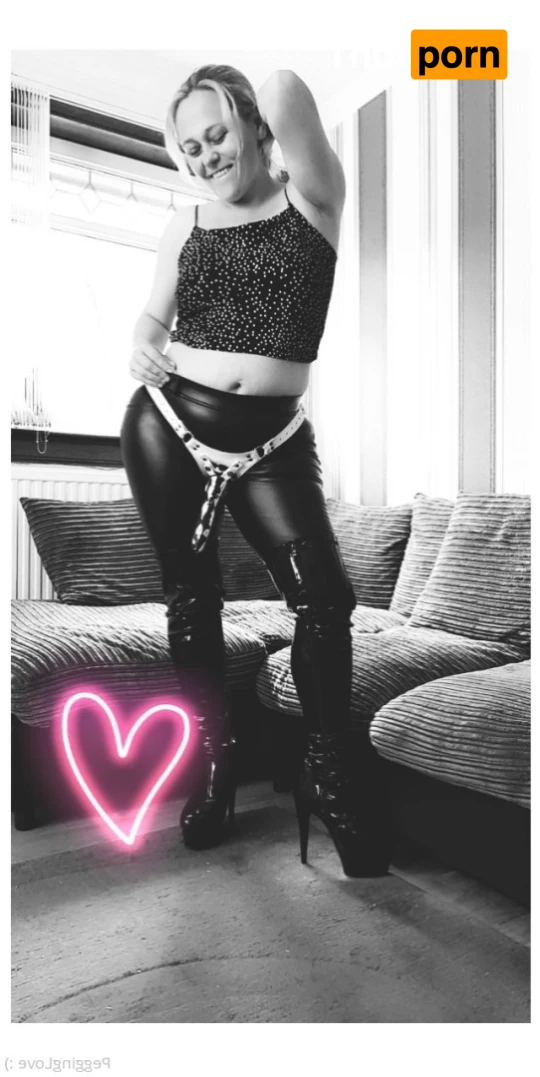 Pegging Love 14991236