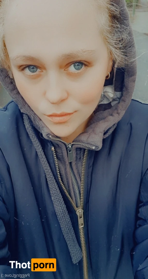 Pegging Love 14991317