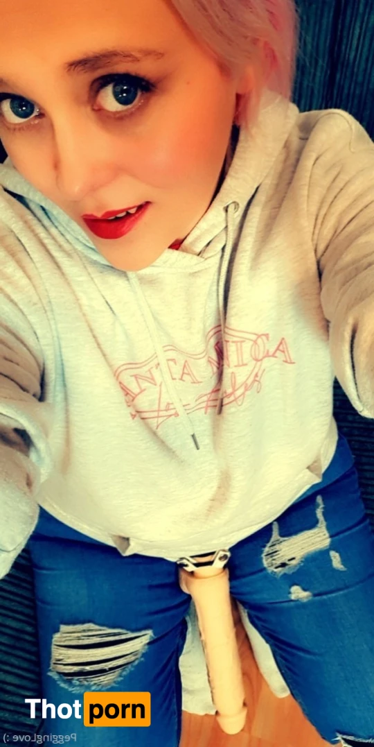 Pegging Love 14991617