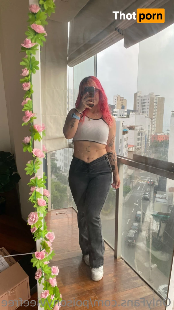 Yvie Velour🌹 14720796