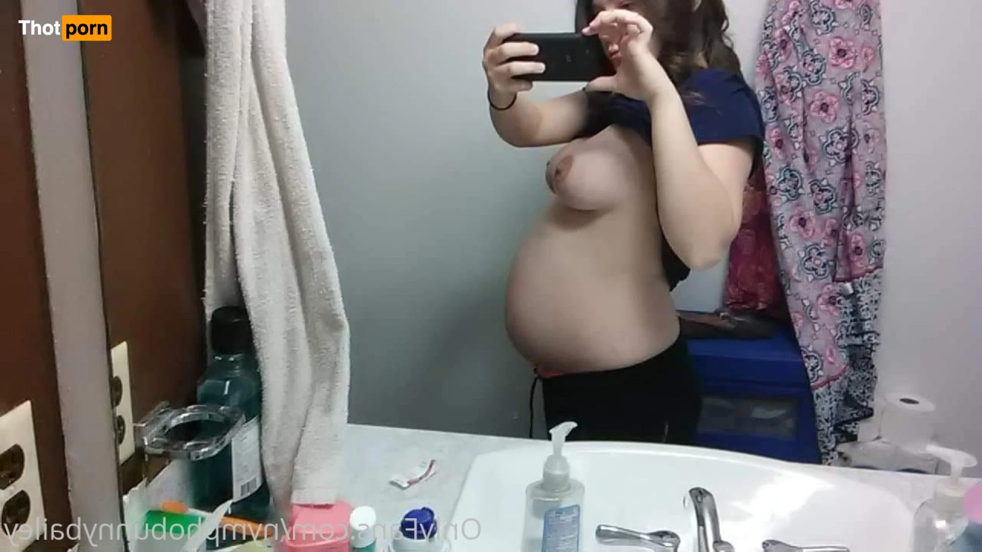 Pregnant Bailey 14606502