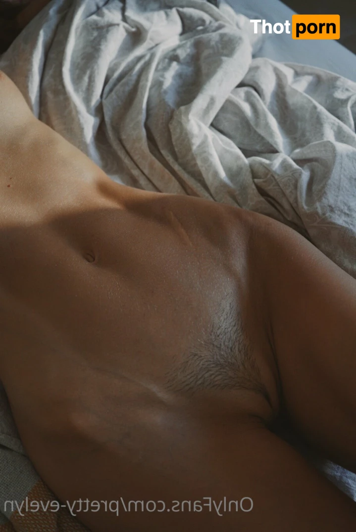 Pretty Evelyn 14590455