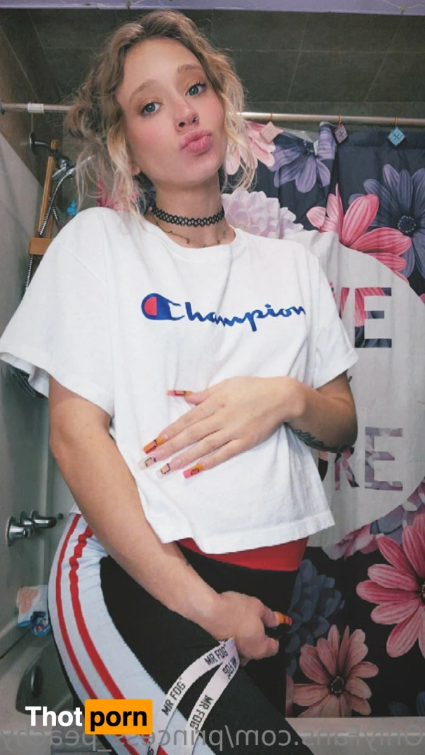 Princess peach 🍑 👑 14463681