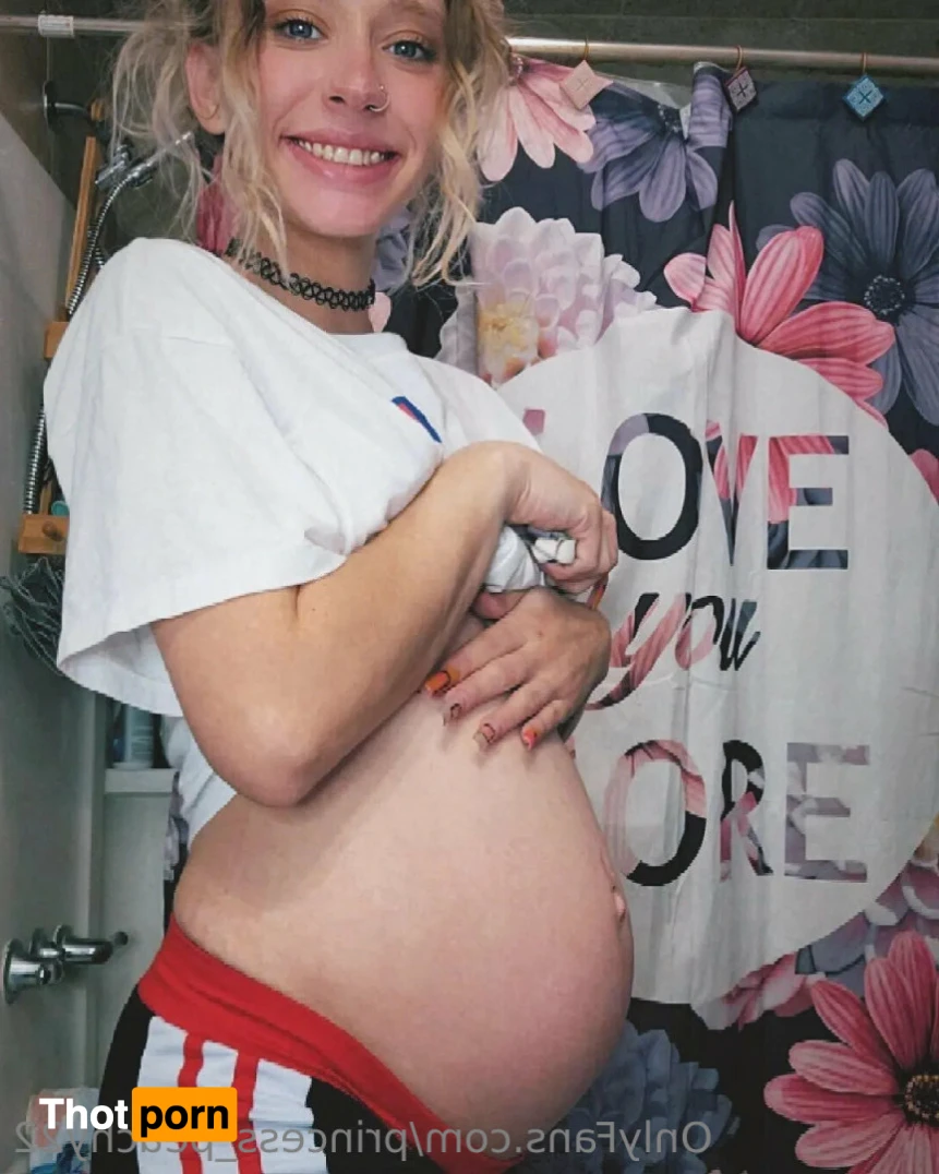 Princess peach 🍑 👑 14463699