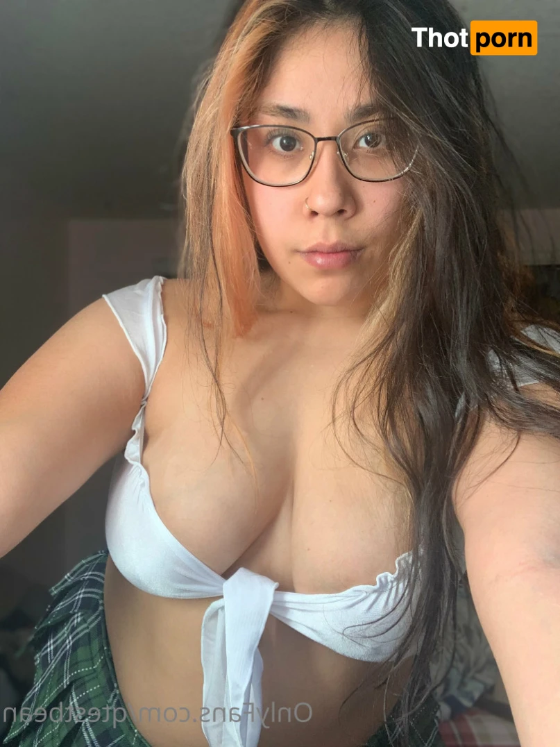 Qt with a big booty (๑>◡<๑) 14252277