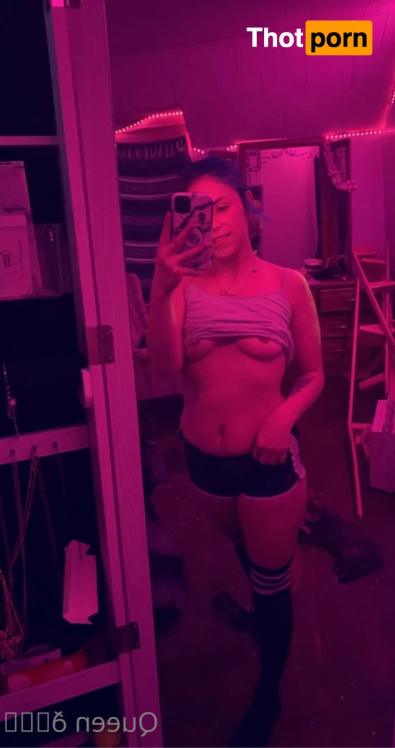 𝓠𝓾𝓮𝓮𝓷 𝓑𝓮𝓮💕 14243761