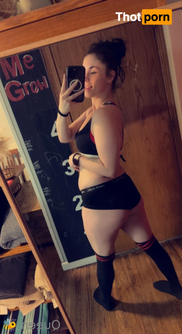 𝓠𝓾𝓮𝓮𝓷 𝓑𝓮𝓮💕 14243772