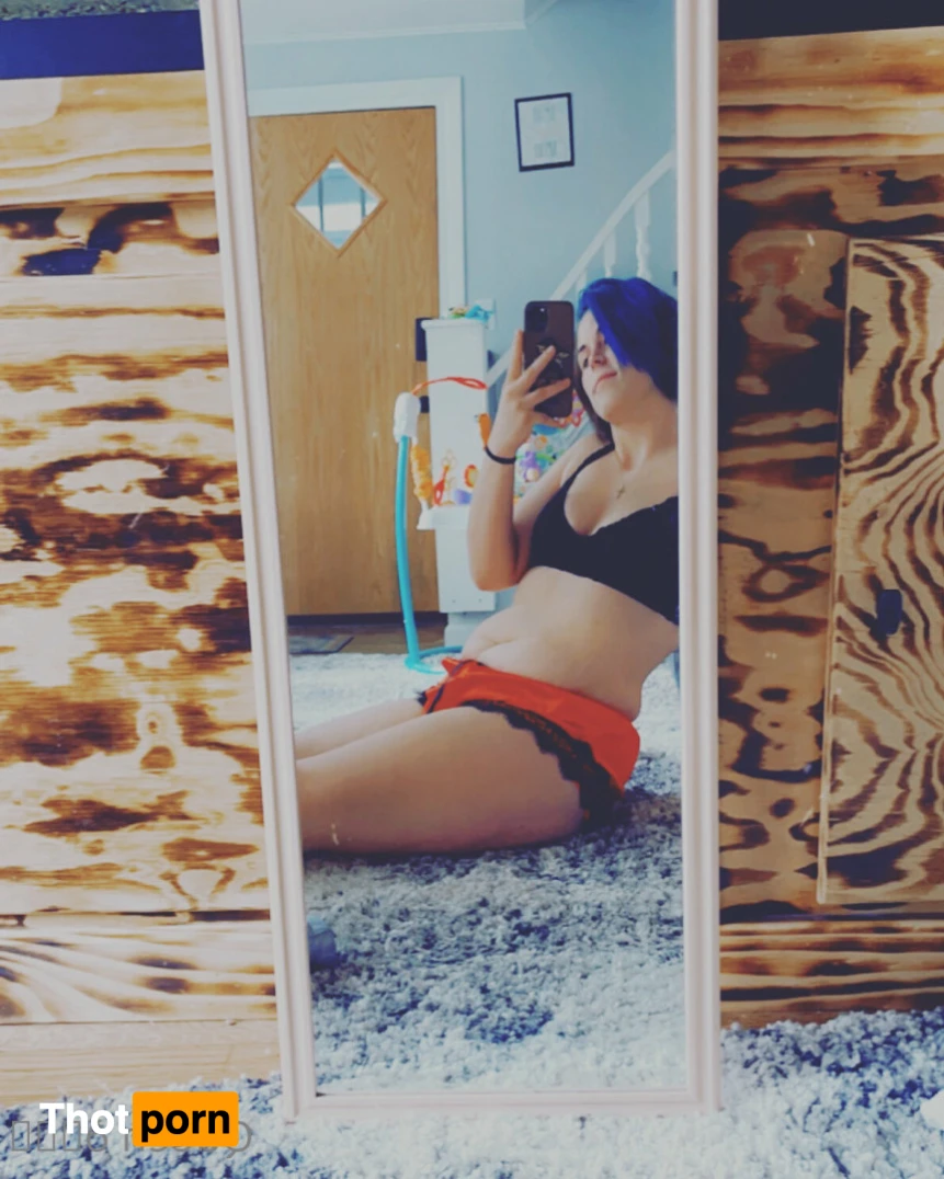 𝓠𝓾𝓮𝓮𝓷 𝓑𝓮𝓮💕 14244302