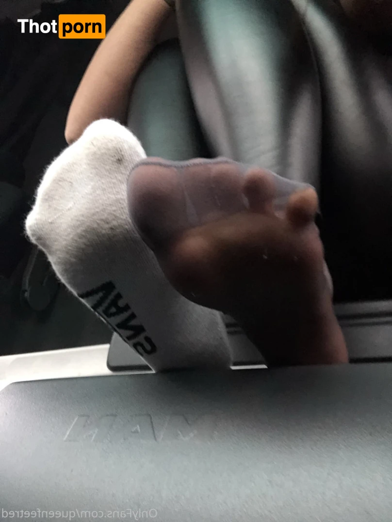 Queenfeetred 14230952