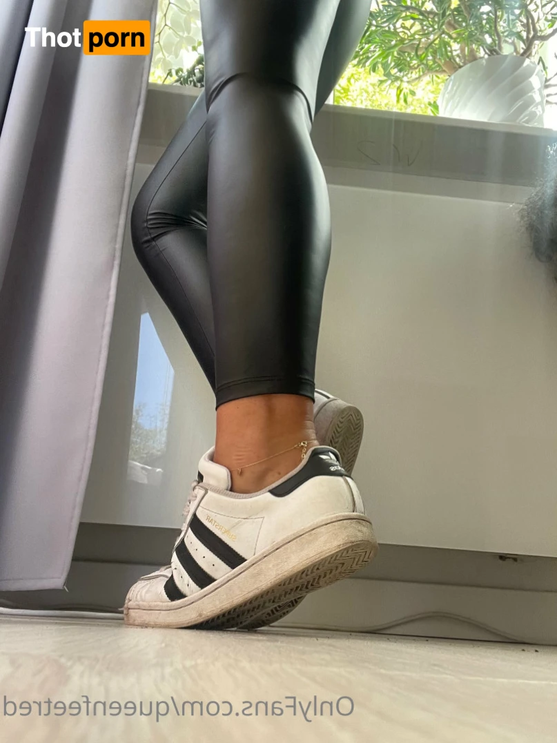 Queenfeetred 14232458