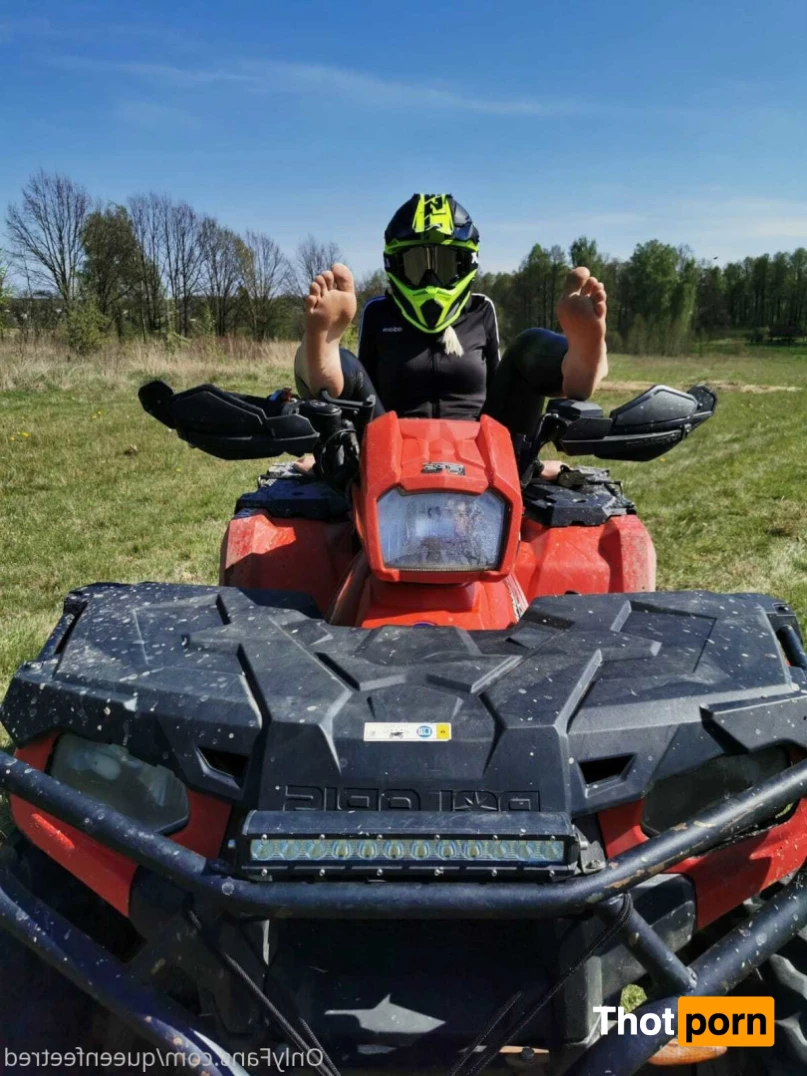 Queenfeetred 14232627