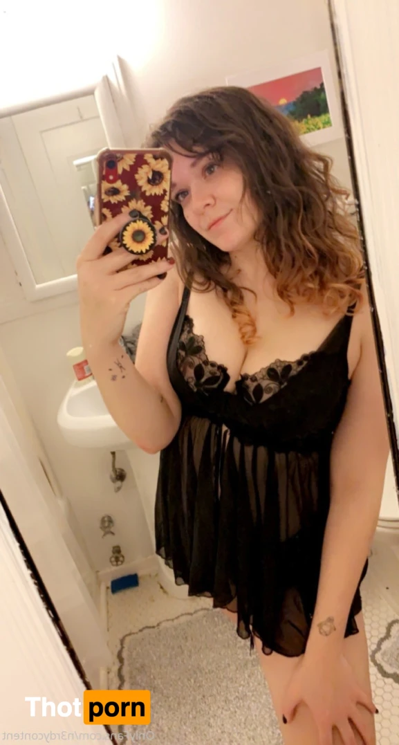 Rosebud 🌹 14081663