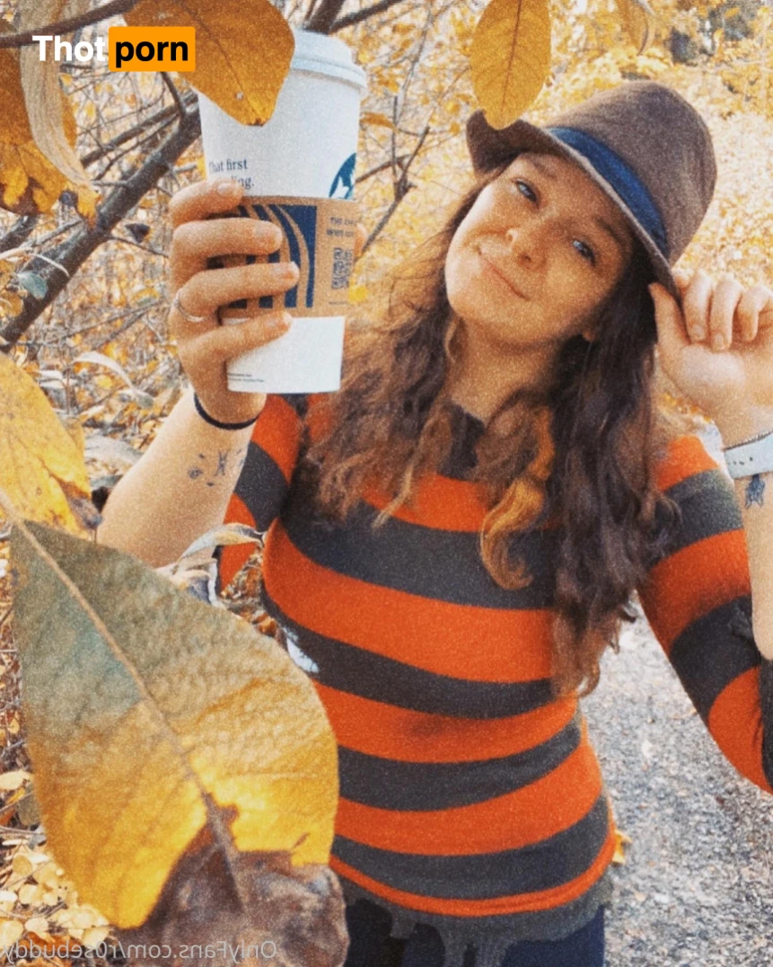 Rosebud 🌹 14081752