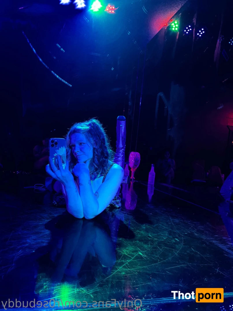 Rosebud 🌹 14081893