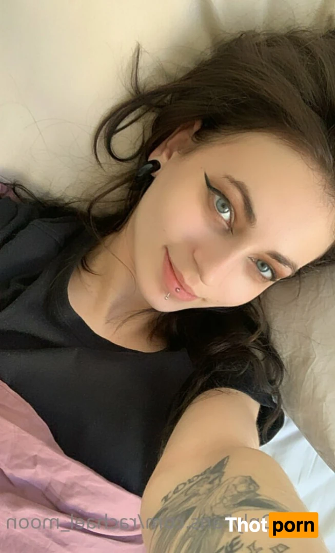 Rachael Moon 🌙 14075783