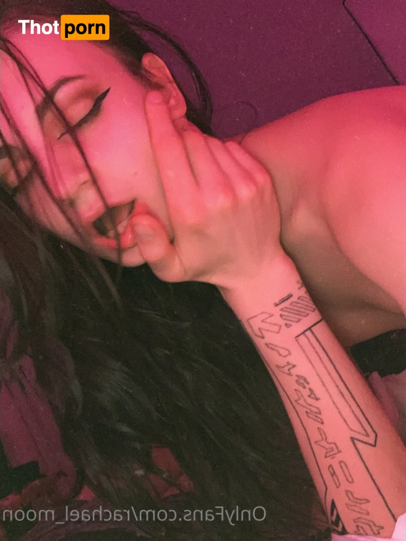 Rachael Moon 🌙 14076041