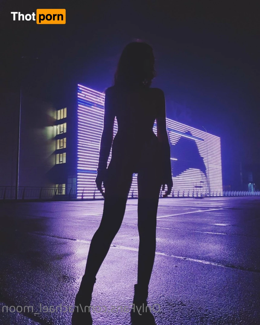 Rachael Moon 🌙 14076244