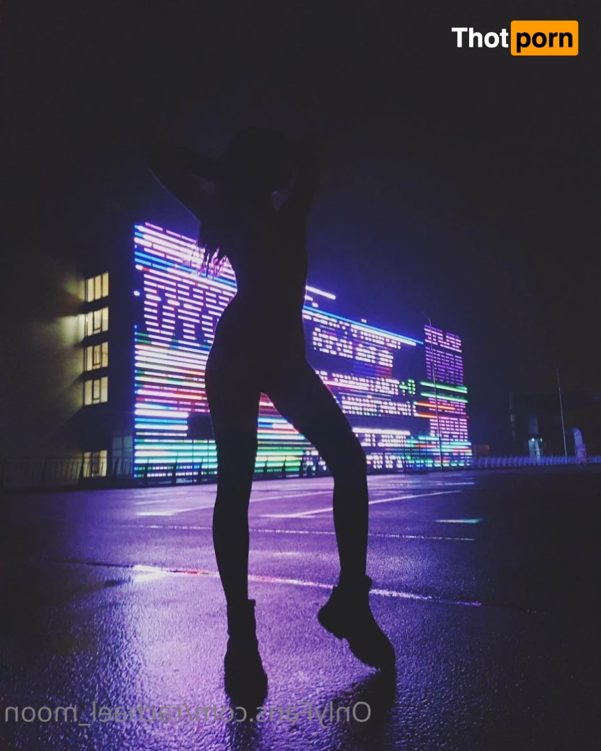 Rachael Moon 🌙 14077293