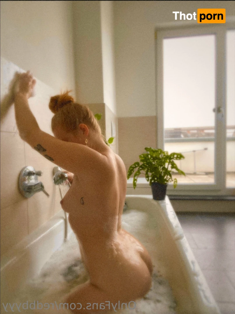 Red 🧚🏻‍♀️ 13576040