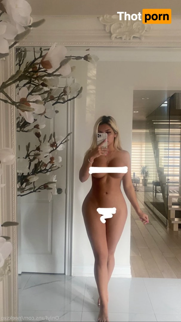  👸🏼🎨  925513