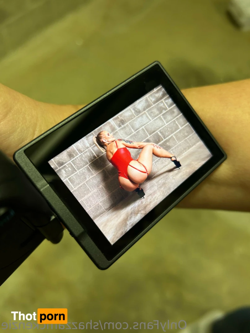 Shazza McKenzie 11433501