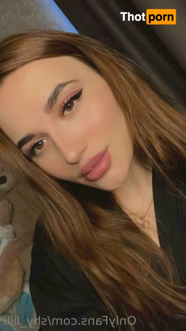 Pretty Lily 11281083