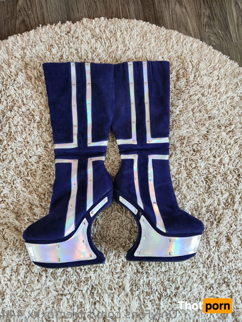 Silver Foxxx 16479943